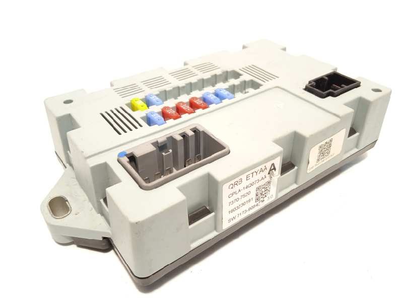 Recambio de caja reles / fusibles para jaguar xe 2.0 diesel cat referencia OEM IAM CPLA14Q073AA  LR041091