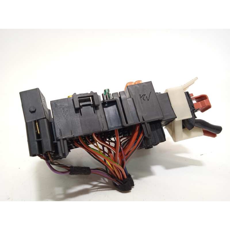 Recambio de caja reles / fusibles para skoda octavia lim. (nx3) 2.0 tdi referencia OEM IAM 5WA937615  
