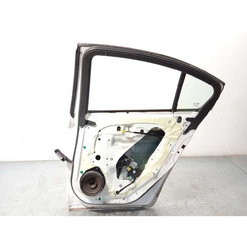 Recambio de puerta trasera derecha para chevrolet cruze 2.0 diesel cat referencia OEM IAM 95987764  