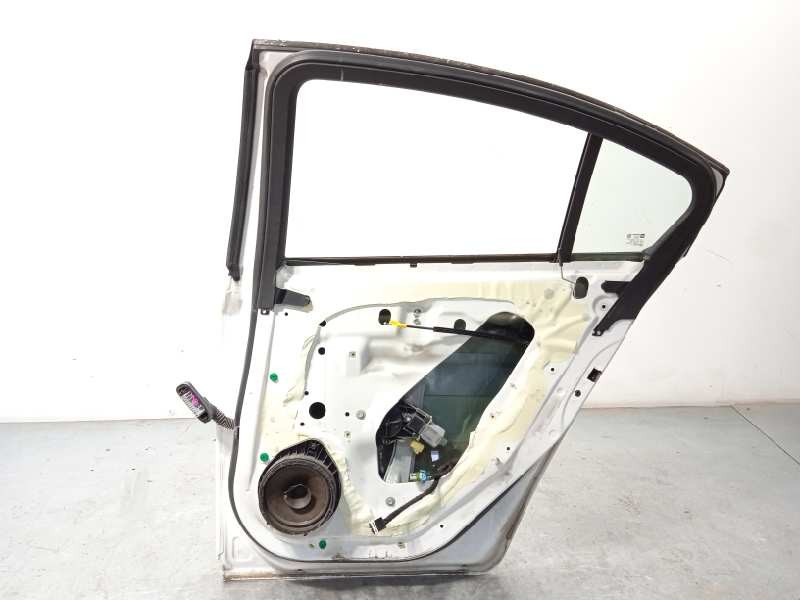 Recambio de puerta trasera derecha para chevrolet cruze 2.0 diesel cat referencia OEM IAM 95987764  