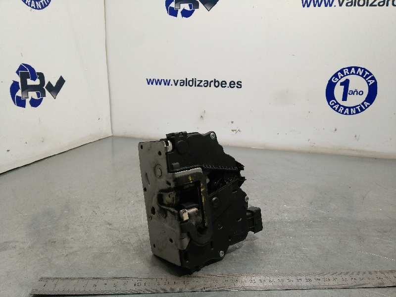 Recambio de cerradura puerta delantera derecha para fiat punto (199) easy referencia OEM IAM 51905683  