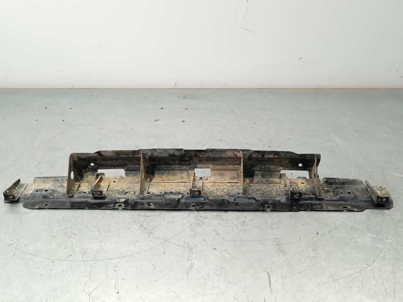 Recambio de travesaño superior para mitsubishi montero (v60/v70) 3.2 di-d cat referencia OEM IAM MR548345  