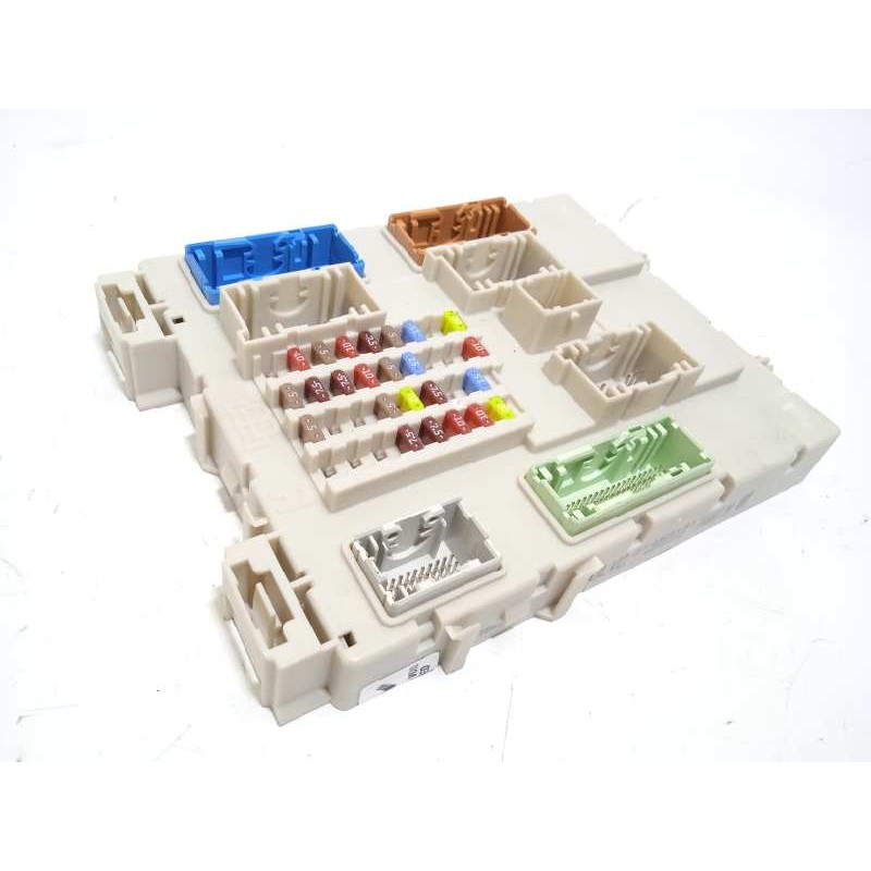 Recambio de caja reles / fusibles para volvo v40 cross country pro referencia OEM IAM 31453131  