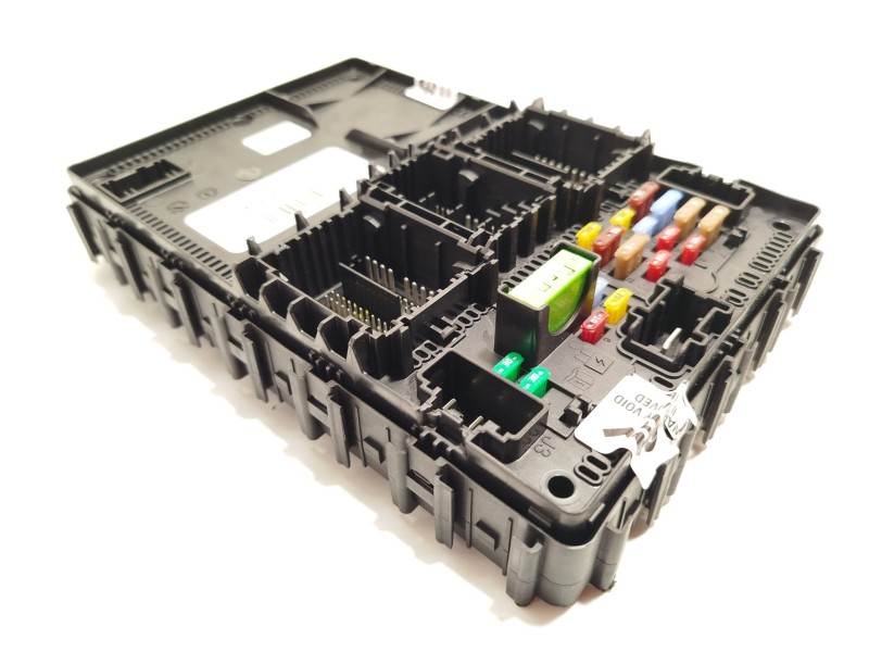CAJA RELES / FUSIBLES NU5T15604BCAG 2817786 F005V04266