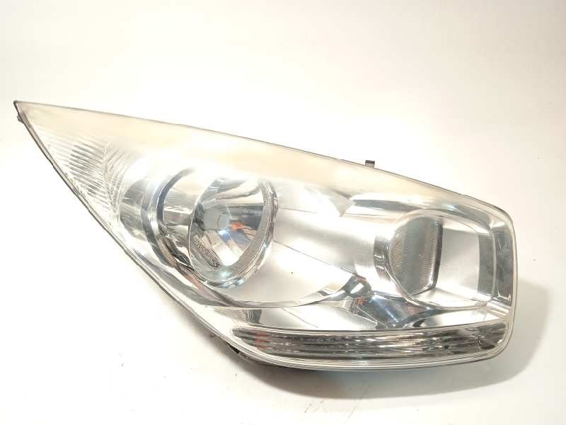 Recambio de faro derecho para kia venga drive referencia OEM IAM 921021P000  
