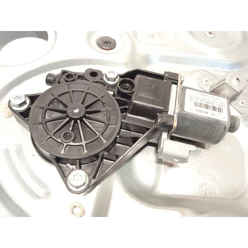 Recambio de elevalunas trasero derecho para kia venga drive referencia OEM IAM 834801P010 0130822638 834601P000