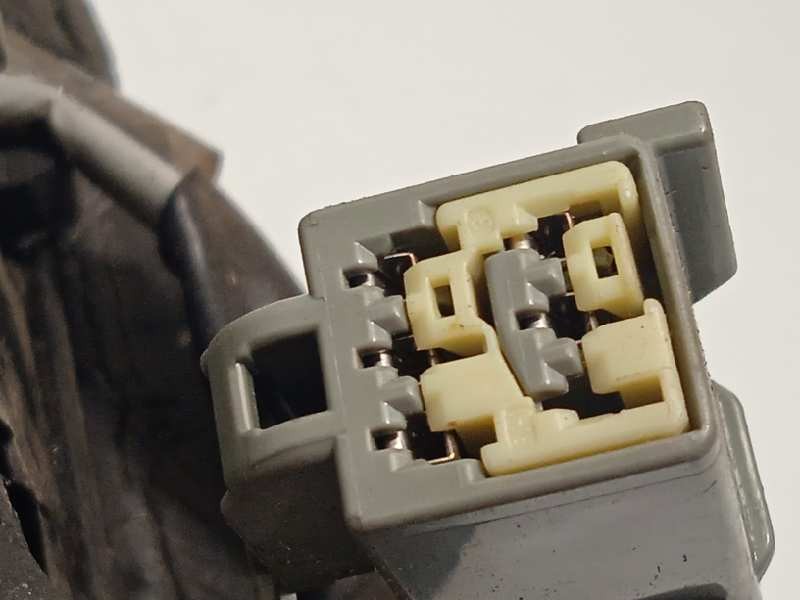 Recambio de retrovisor derecho para ford focus berlina (cap) trend referencia OEM IAM 1510871  4M5117682JA