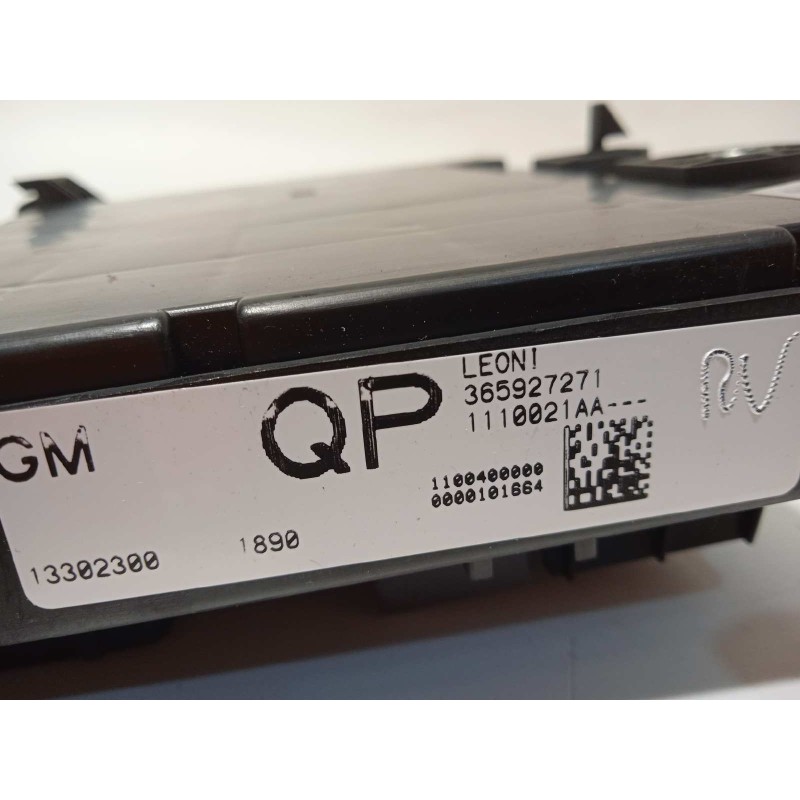 Recambio de caja reles / fusibles para opel astra j lim. sport referencia OEM IAM 13302300  13343950