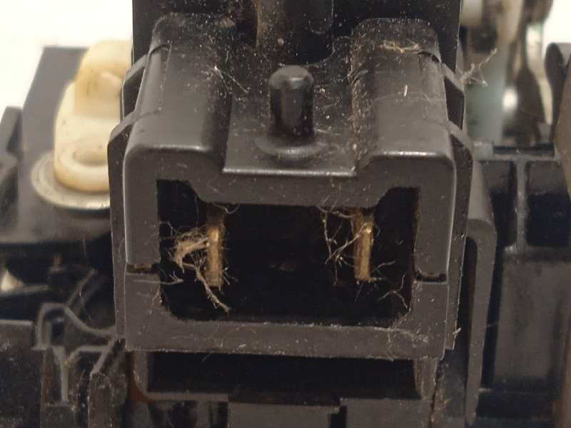 Recambio de cerradura puerta trasera derecha para dacia lodgy 1.5 dci diesel fap cat referencia OEM IAM 825020953R  