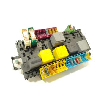 CAJA RELES / FUSIBLES A2469060093 