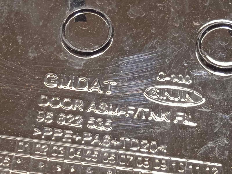 Recambio de tapa exterior combustible para chevrolet captiva 2.0 vcdi lt referencia OEM IAM 96622535  