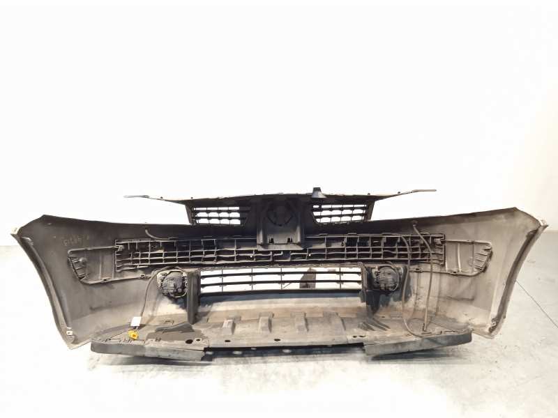 Recambio de paragolpes delantero para renault megane ii berlina 3p 1.9 dci diesel referencia OEM IAM 7701474484  