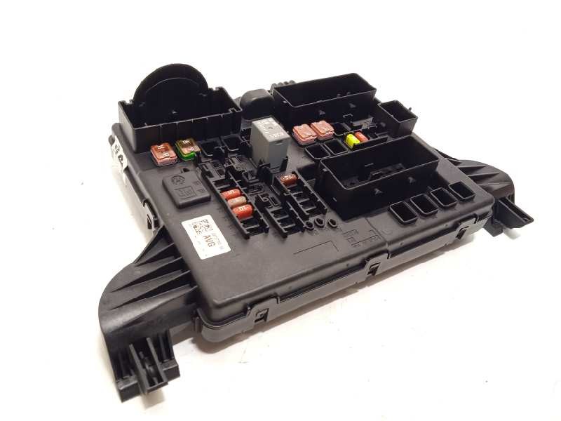 Recambio de caja reles / fusibles para opel insignia sports tourer 2.0 cdti referencia OEM IAM 22737765  