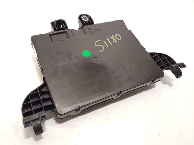 Recambio de caja reles / fusibles para opel insignia sports tourer 2.0 cdti referencia OEM IAM 22737765  