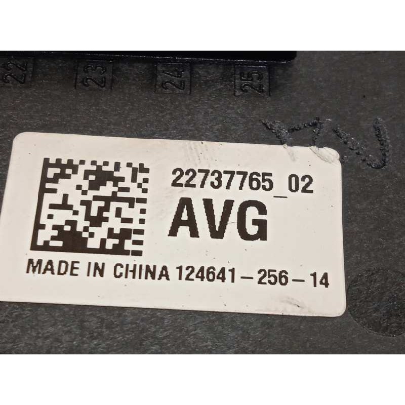 Recambio de caja reles / fusibles para opel insignia sports tourer 2.0 cdti referencia OEM IAM 22737765  