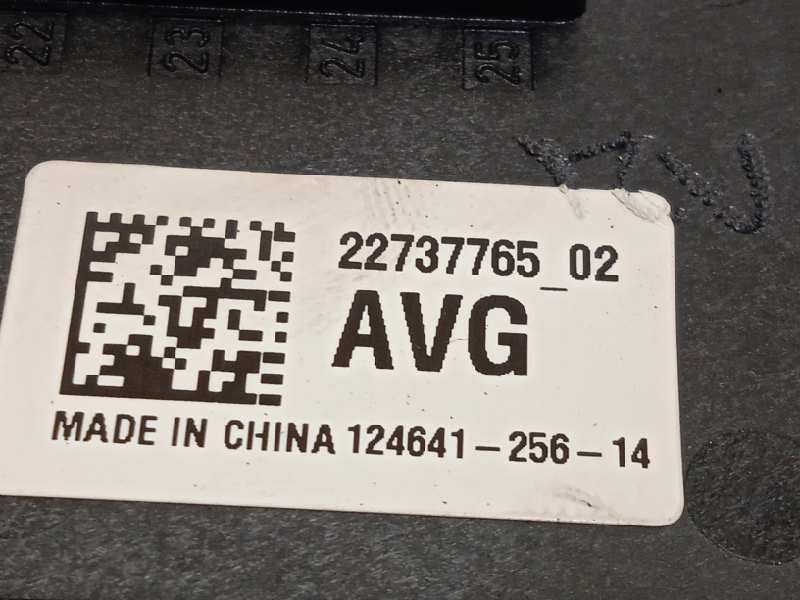 Recambio de caja reles / fusibles para opel insignia sports tourer 2.0 cdti referencia OEM IAM 22737765  