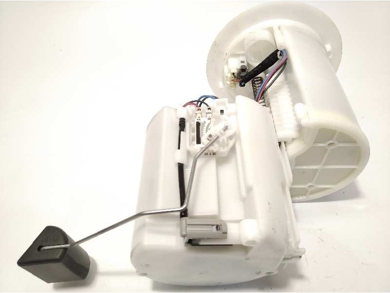 Recambio de bomba combustible para toyota avensis 1.8 16v cat referencia OEM IAM 7702005140  6F6C332