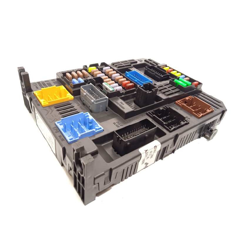 Recambio de caja reles / fusibles para opel corsa f 1.2 referencia OEM IAM 9830707780  28641132