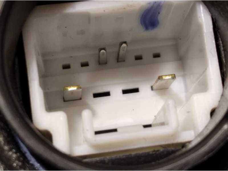 Recambio de cerradura puerta delantera derecha para toyota avensis 1.8 16v cat referencia OEM IAM 6903005131  