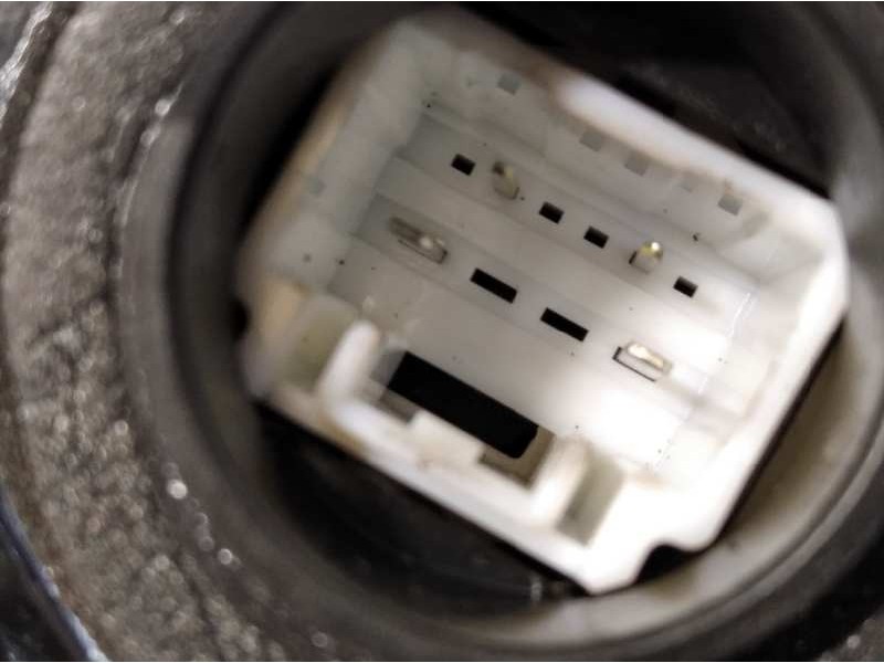 Recambio de cerradura puerta trasera derecha para toyota avensis 1.8 16v cat referencia OEM IAM 6905005051  