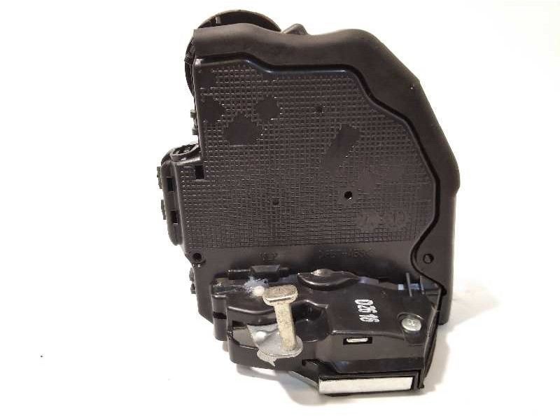 Recambio de cerradura puerta trasera izquierda para toyota avensis 1.8 16v cat referencia OEM IAM 6906005051  