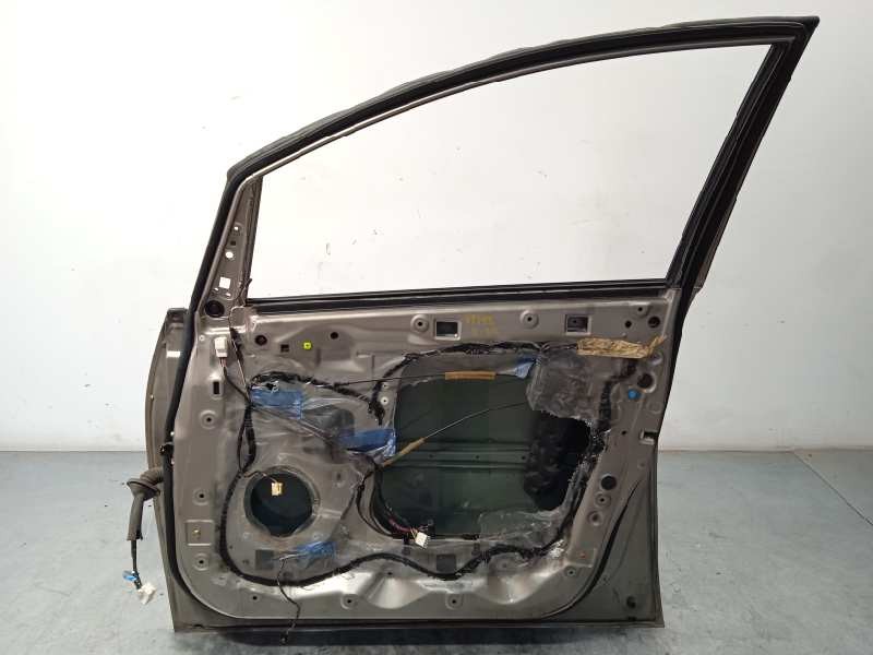 Recambio de puerta delantera derecha para mitsubishi grandis (na0w) referencia OEM IAM 5700A036  
