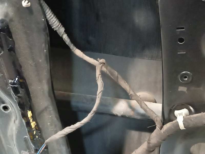 Recambio de puerta delantera izquierda para ssangyong rodius 2.7 turbodiesel cat referencia OEM IAM NOREF  