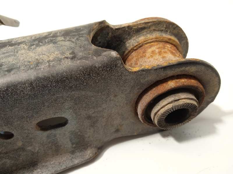 Recambio de brazo suspension inferior trasero derecho para toyota auris hybrid active referencia OEM IAM 4873005070  