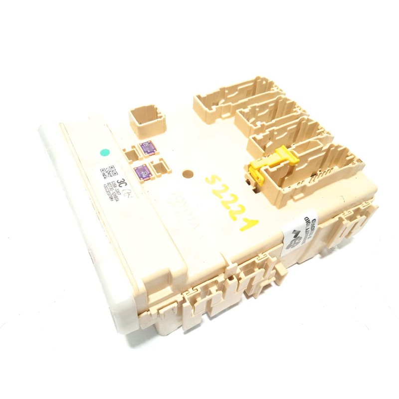 Recambio de caja reles / fusibles para toyota auris 1.8 16v (híbrido) referencia OEM IAM 8273012X80A  