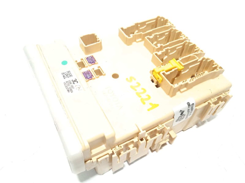 Recambio de caja reles / fusibles para toyota auris 1.8 16v (híbrido) referencia OEM IAM 8273012X80A  