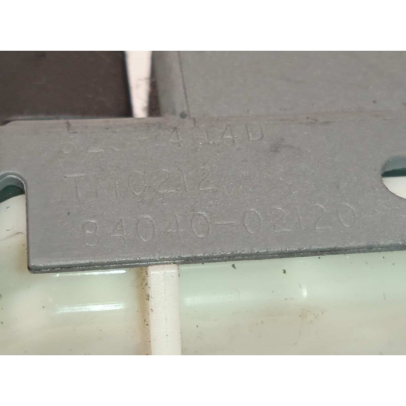 Recambio de mando elevalunas delantero izquierdo para toyota auris 1.8 16v (híbrido) referencia OEM IAM 8404002120  