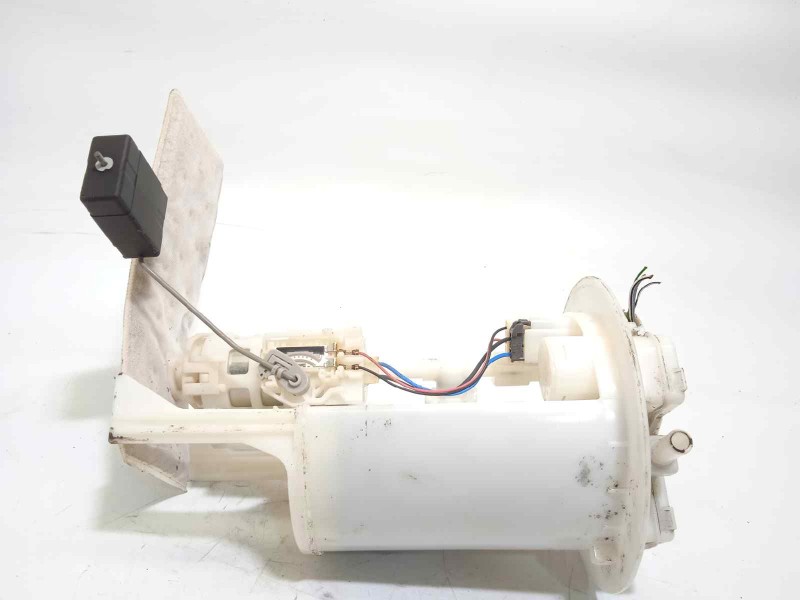 Recambio de bomba combustible para toyota yaris 1.5 16v cat referencia OEM IAM 777040D070  
