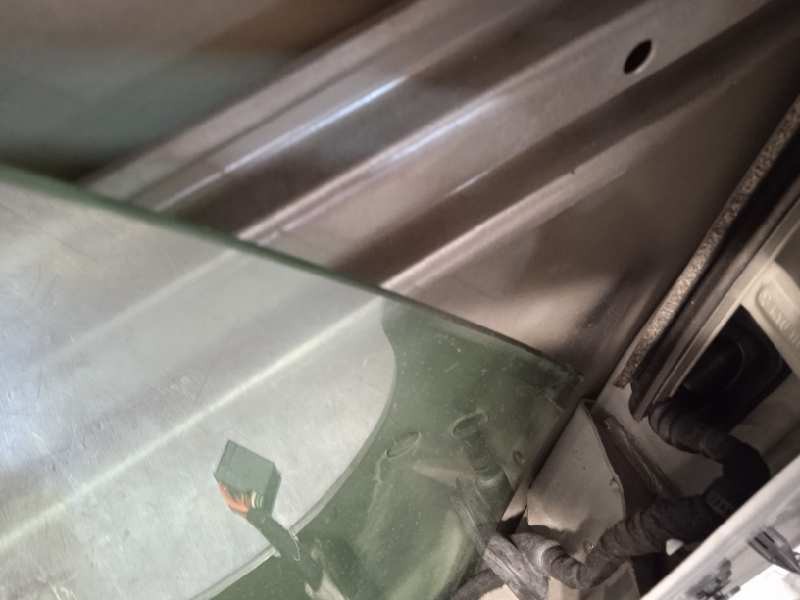 Recambio de puerta delantera izquierda para volkswagen touran (1t2) advance referencia OEM IAM 1T0831055AA  