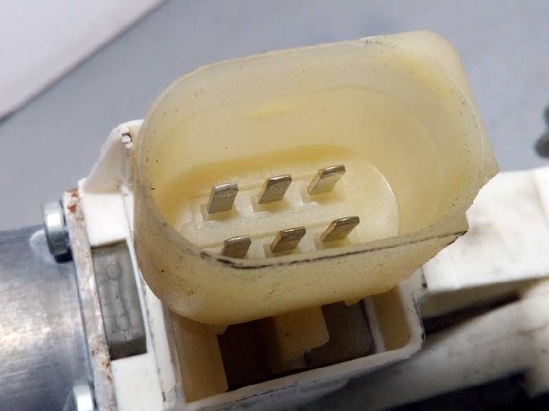 Recambio de elevalunas delantero izquierdo para bmw x1 (e84) sdrive 20d referencia OEM IAM 51332990385  67626927027