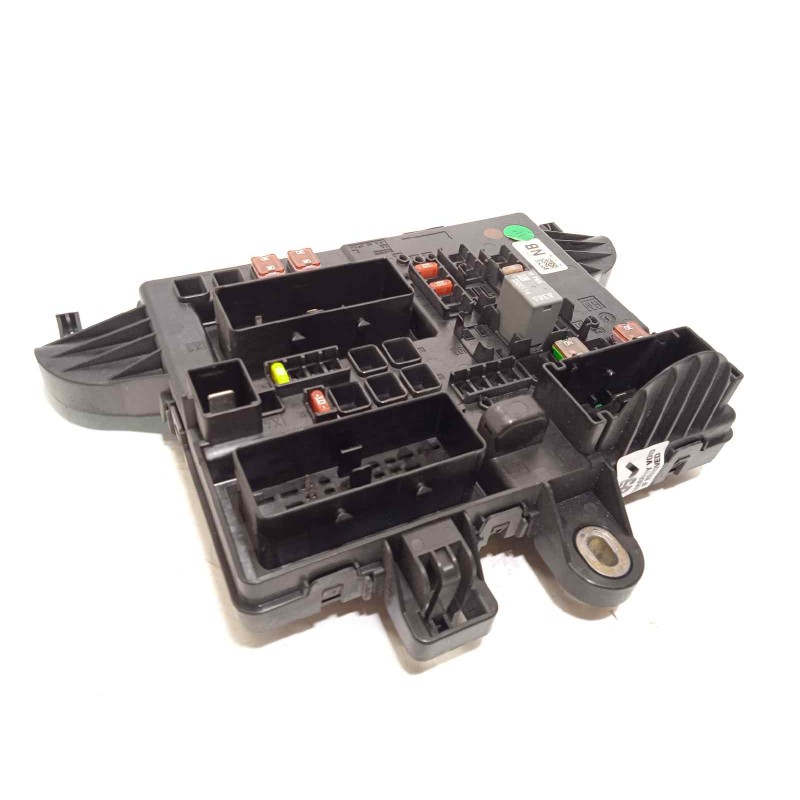 Recambio de caja reles / fusibles para opel insignia sports tourer sport referencia OEM IAM 13277318  