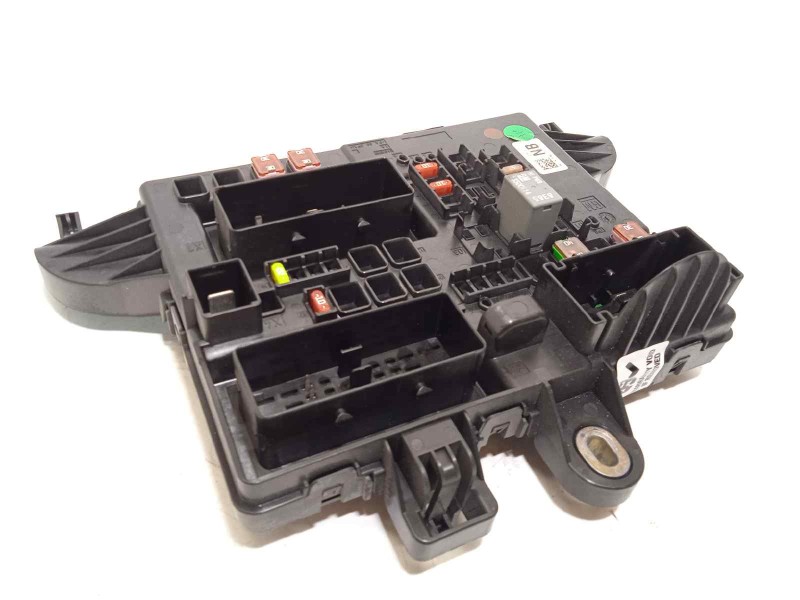Recambio de caja reles / fusibles para opel insignia sports tourer sport referencia OEM IAM 13277318  