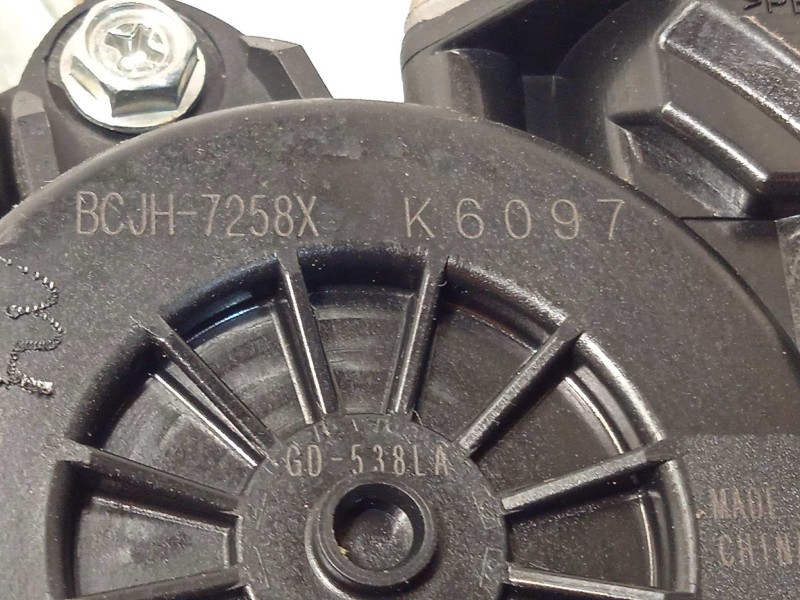 Recambio de elevalunas trasero derecho para mazda 3 berlina (bp) referencia OEM IAM BCJH7258X  