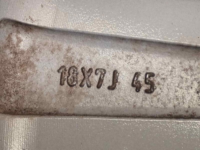 Recambio de llanta para mazda 3 berlina (bp) referencia OEM IAM 9965657080  