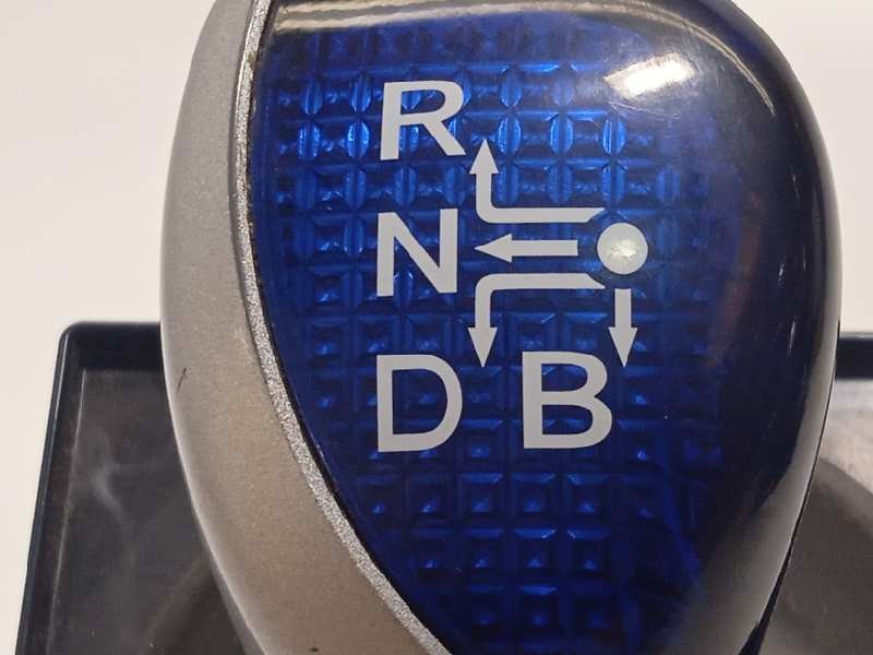 Recambio de palanca cambio para toyota prius (nhw30) plug-in hybrid advance referencia OEM IAM 3355047052B0  