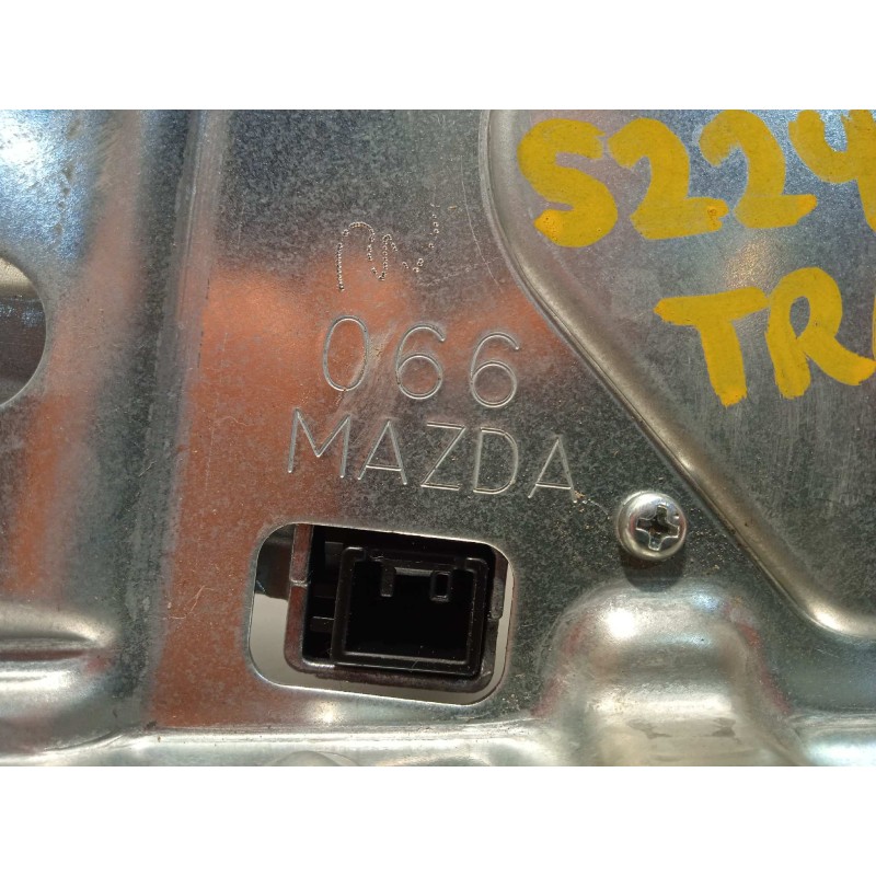 Recambio de motor limpia trasero para mazda 3 berlina (bp) referencia OEM IAM BDGH66B60  