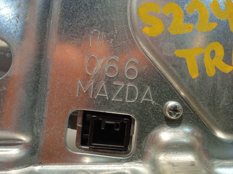 Recambio de motor limpia trasero para mazda 3 berlina (bp) referencia OEM IAM BDGH66B60  