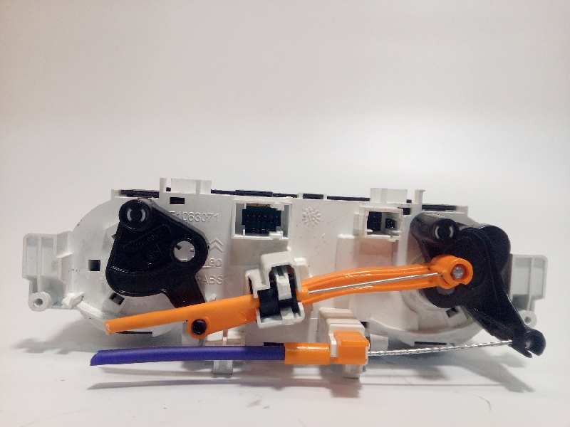 Recambio de mando calefaccion / aire acondicionado para peugeot 208 active referencia OEM IAM 96722483ZD  