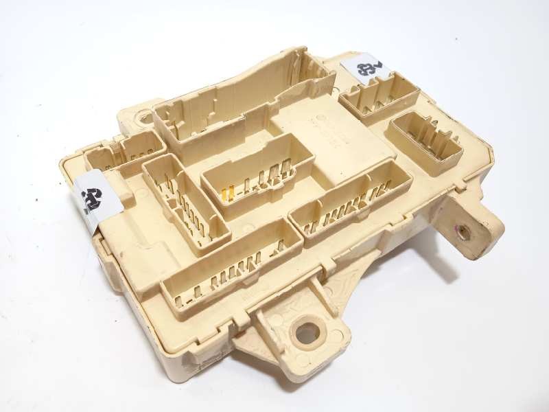 Recambio de caja reles / fusibles para hyundai i30 classic referencia OEM IAM 919501H510  