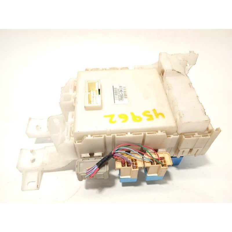 Recambio de caja reles / fusibles para toyota yaris 1.4 turbodiesel cat referencia OEM IAM 827300D290  