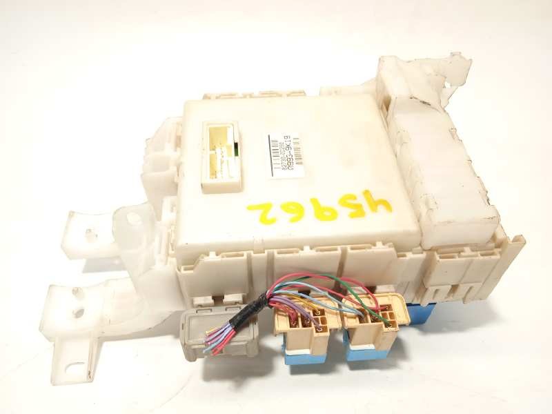 Recambio de caja reles / fusibles para toyota yaris 1.4 turbodiesel cat referencia OEM IAM 827300D290  