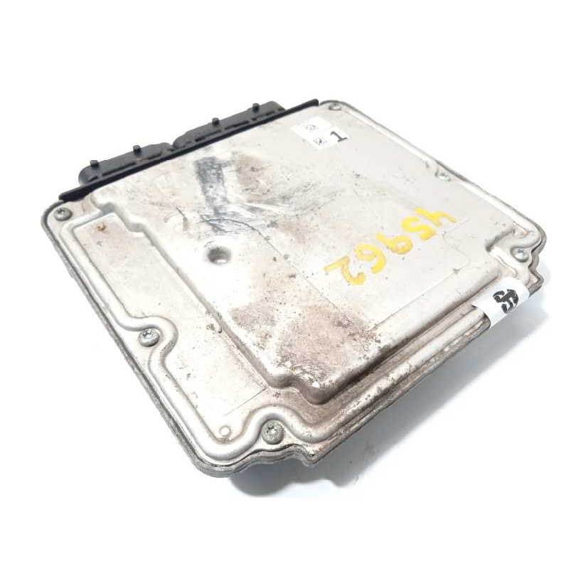 Recambio de centralita motor uce para toyota yaris 1.4 turbodiesel cat referencia OEM IAM 896610DC21  0281015385
