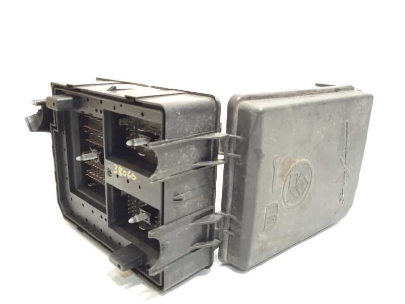 Recambio de caja reles / fusibles para opel corsa e 1.4 referencia OEM IAM 39068005  