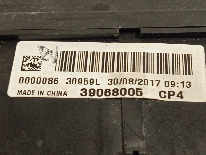 Recambio de caja reles / fusibles para opel corsa e 1.4 referencia OEM IAM 39068005  