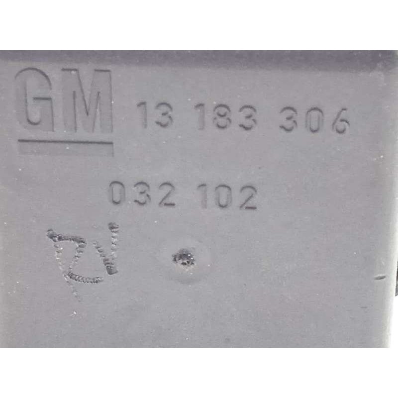 Recambio de tapa exterior combustible para opel corsa e 1.4 referencia OEM IAM 13427916  