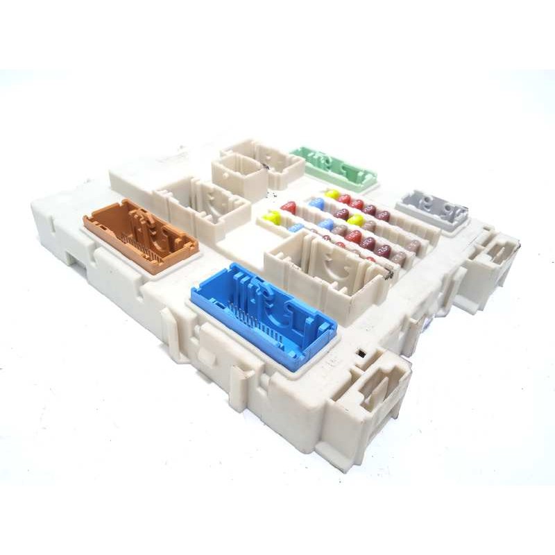 Recambio de caja reles / fusibles para volvo v40 2.0 cat referencia OEM IAM 31453132  